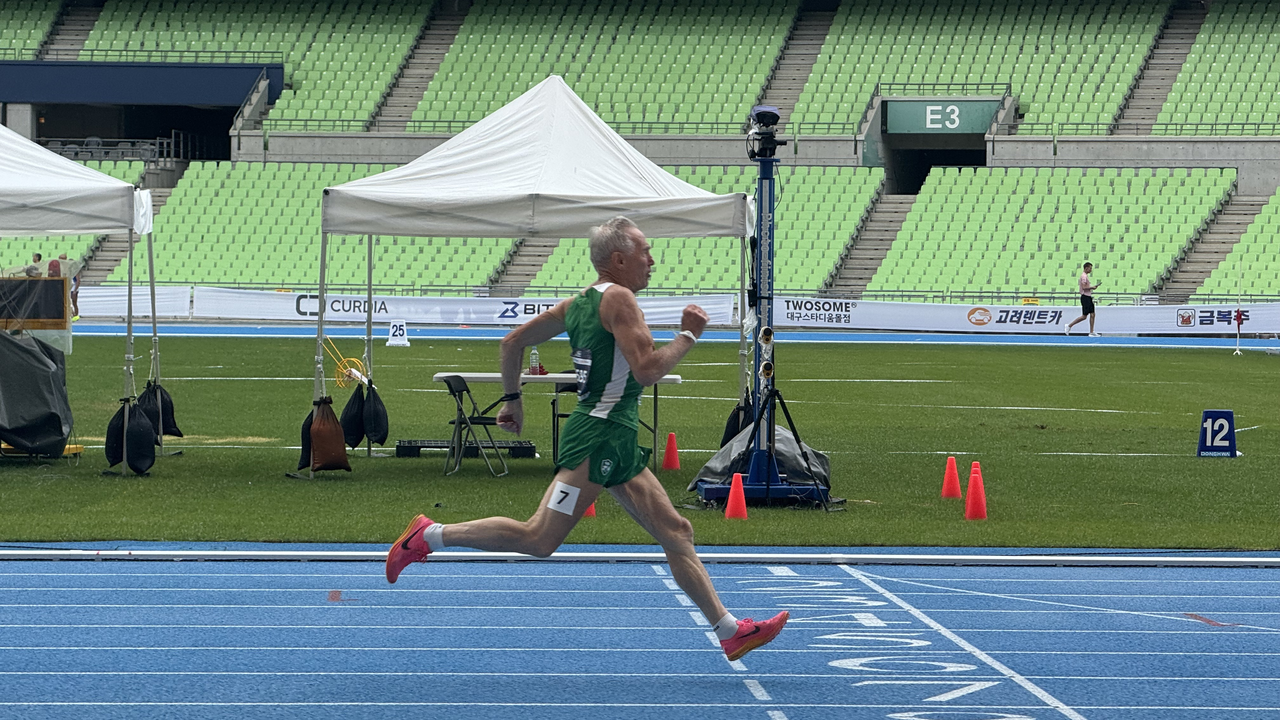 John MacDermott on his way to gold in the M80 200m hurdles at Daegu Stadium